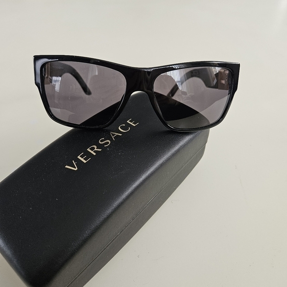 Versace Polorize Sunglass - Picture 10 of 10